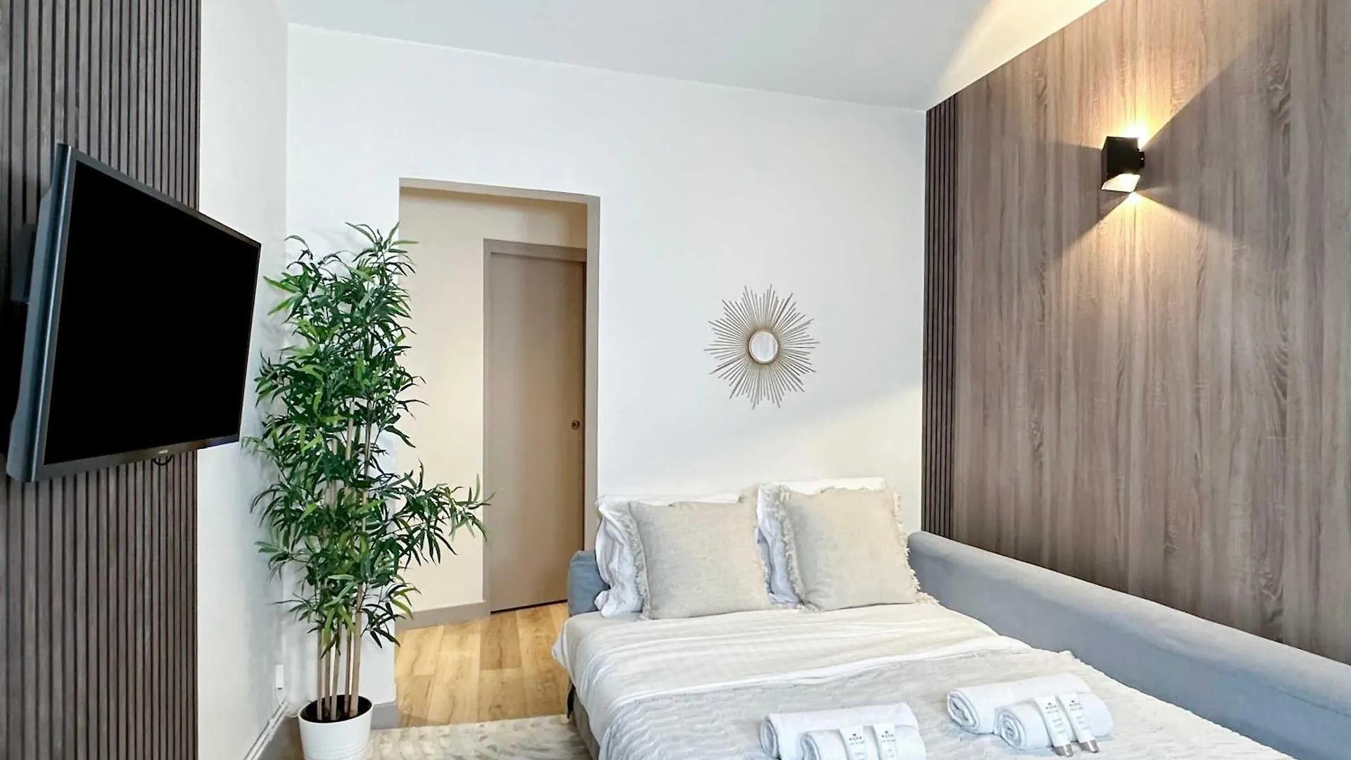 Champs - Elysees Finest Flat Paris Apartment
