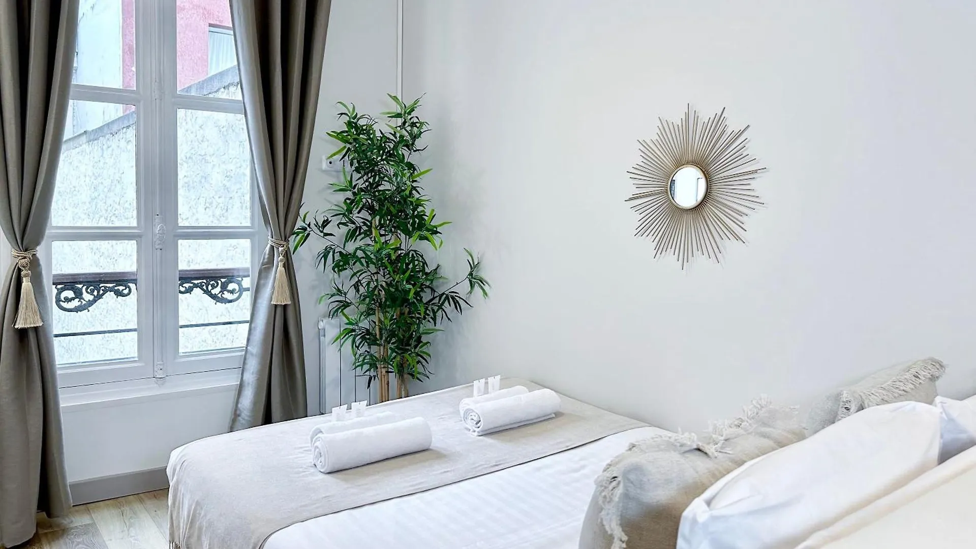 Champs - Elysees Finest Flat Paris Apartment