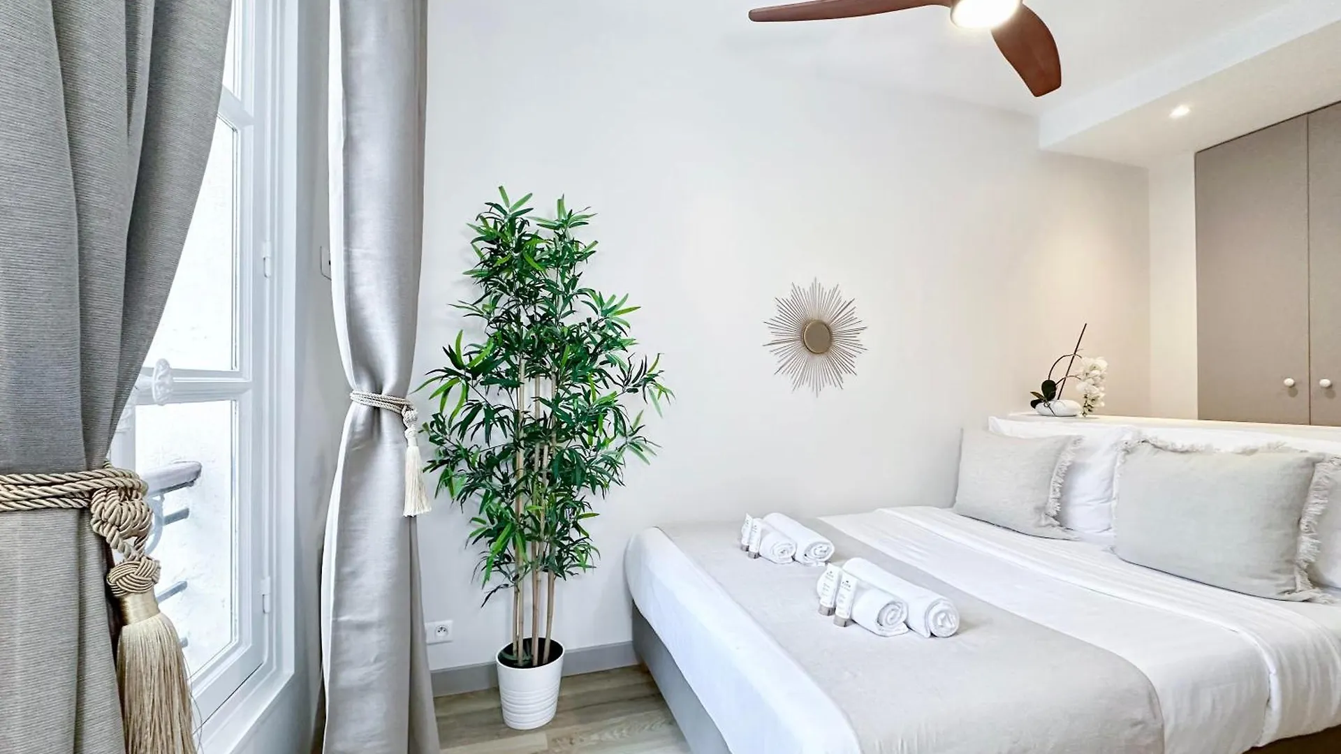 Champs - Elysees Finest Flat Paris Apartment